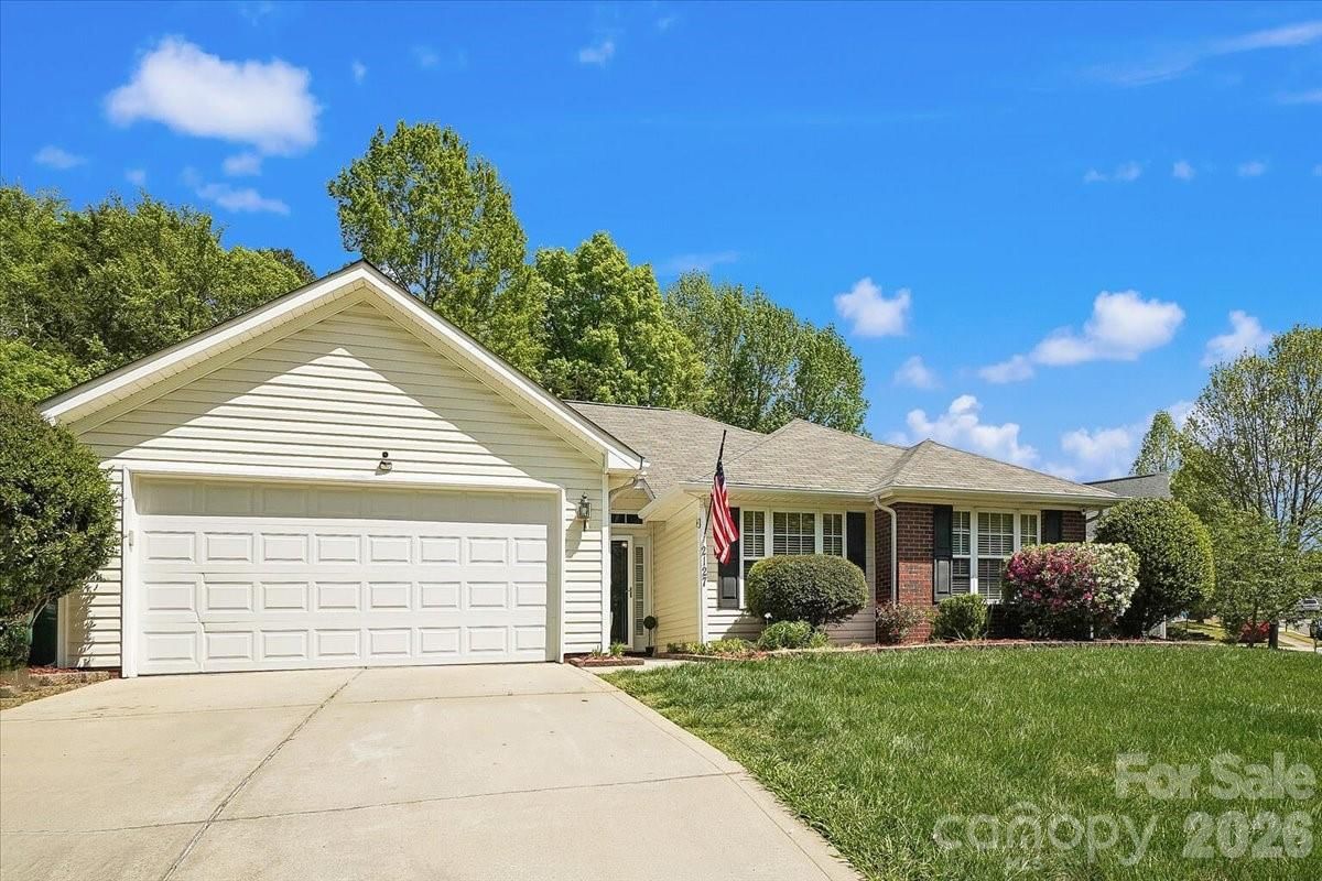 Property at 2127 Candlelight Woods Drive, Matthews, NC 28105