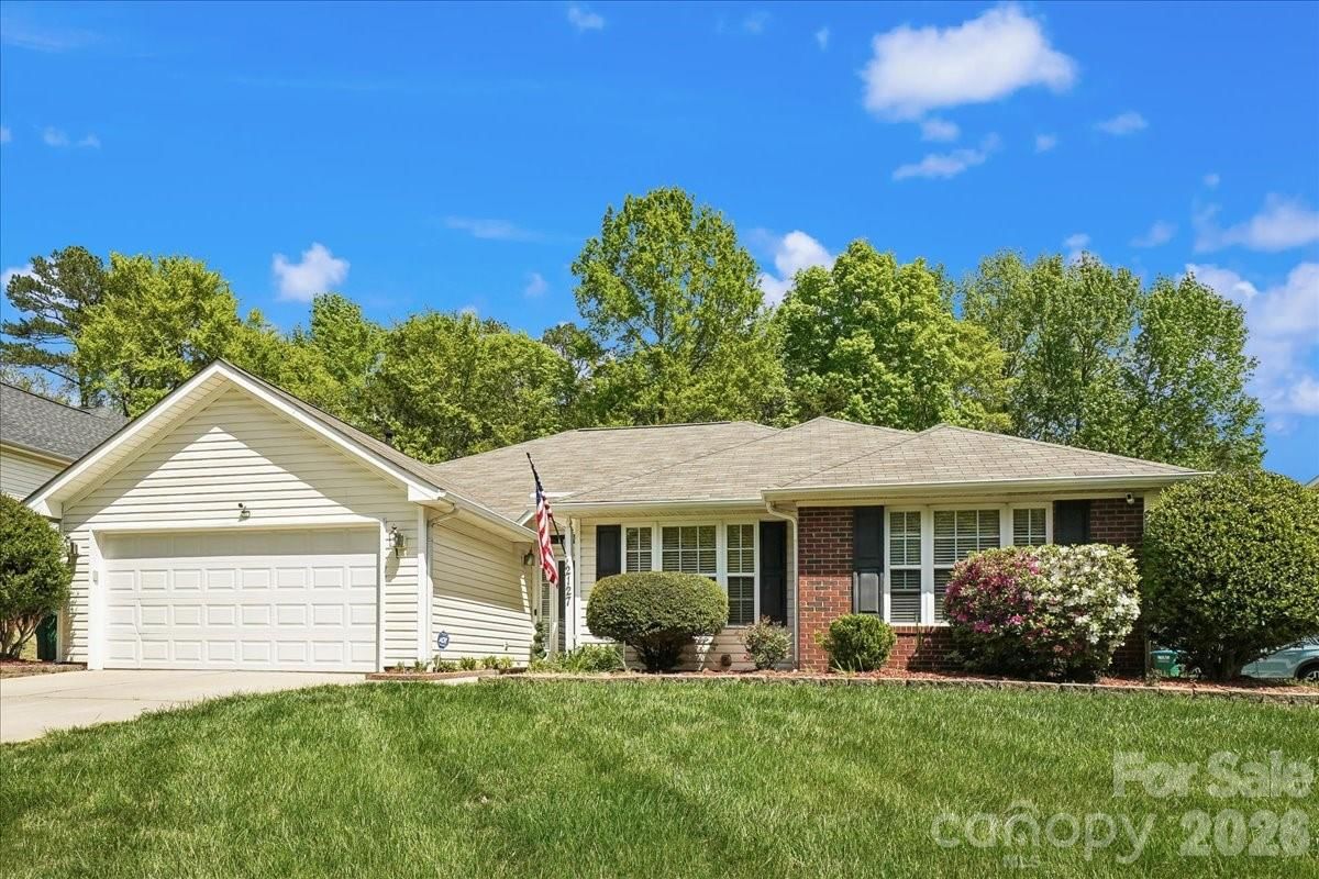 2127 Candlelight Woods Drive, Matthews, NC 28105 - Photo 2