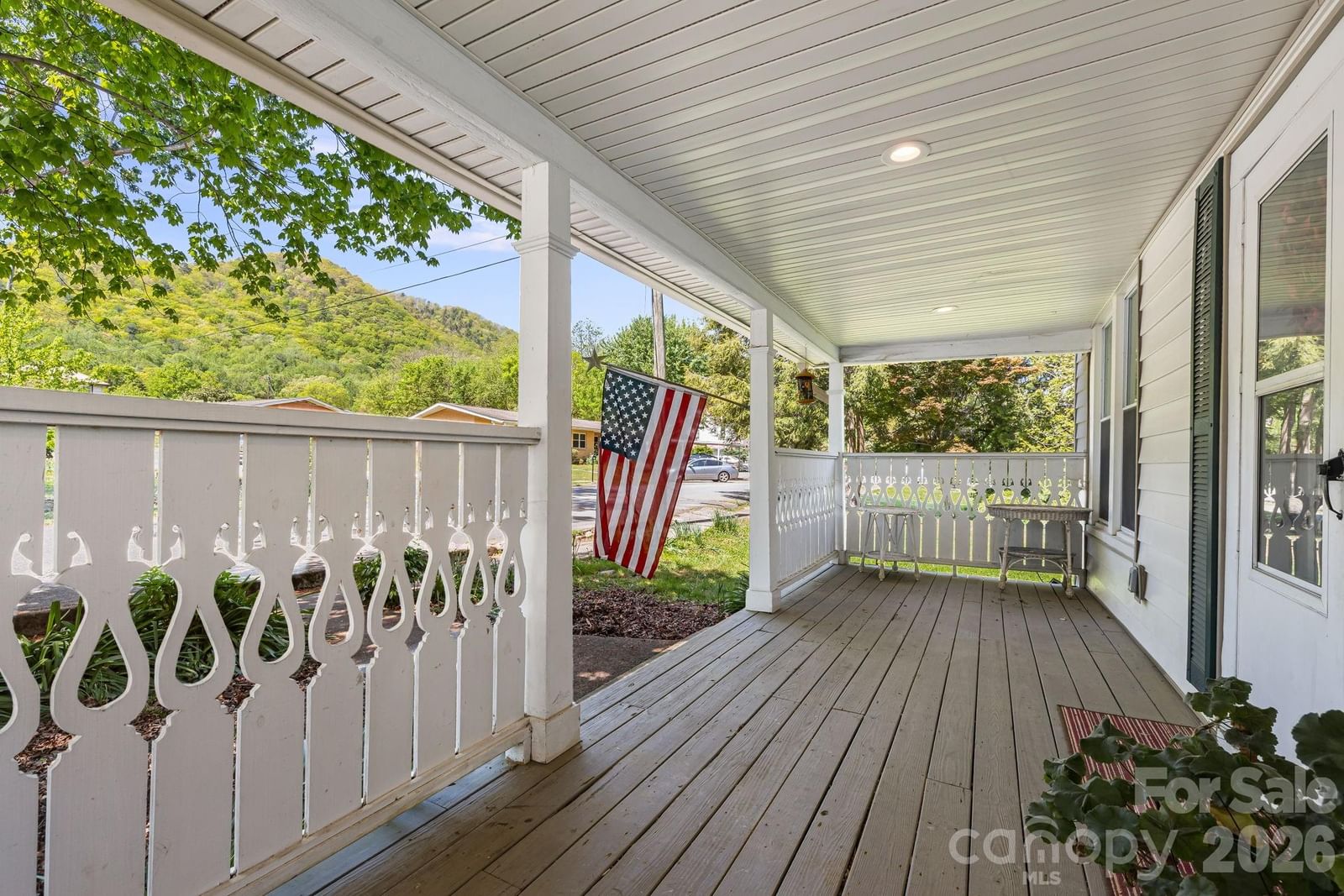 79 Walnut Street, Hot Springs, NC 28743 - Photo 2