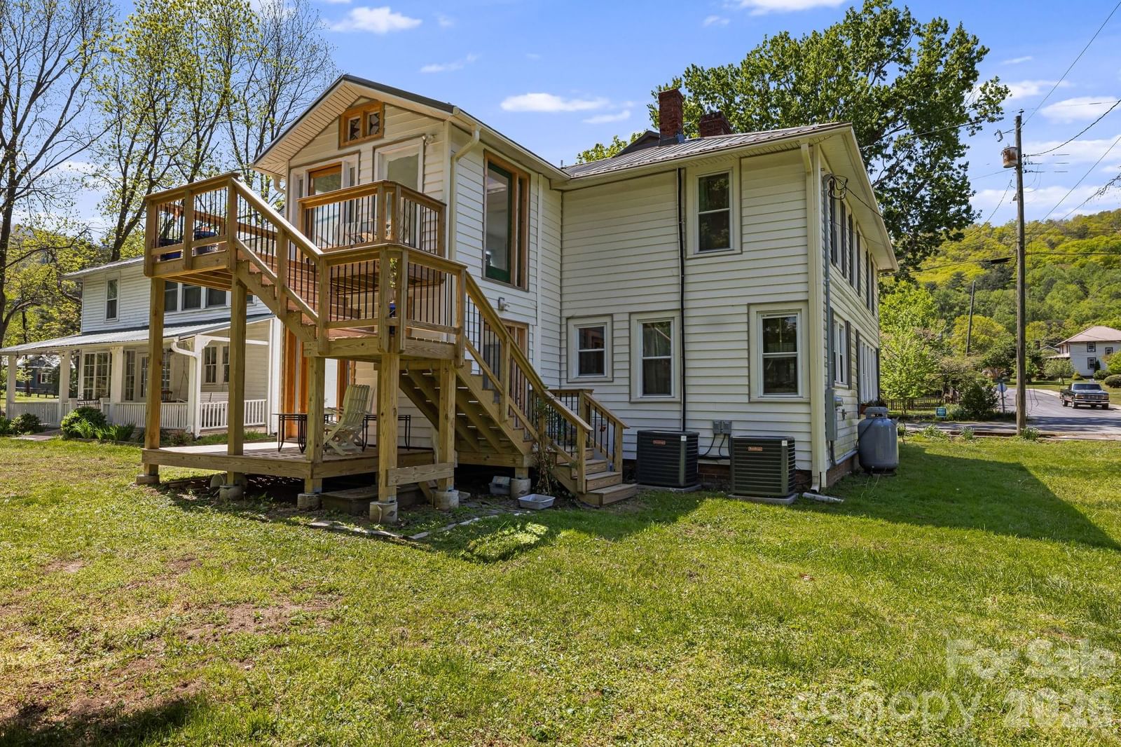 79 Walnut Street, Hot Springs, NC 28743 - Photo 3