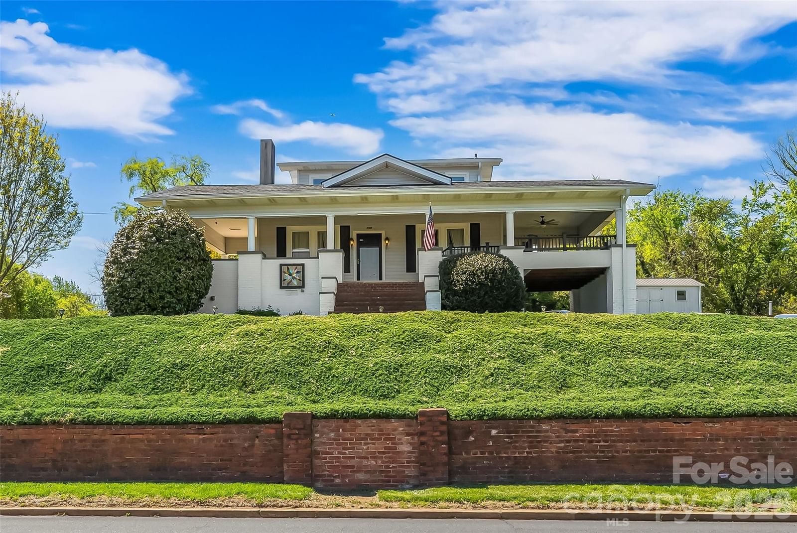 110 Burkemont Avenue, Morganton, NC 28655