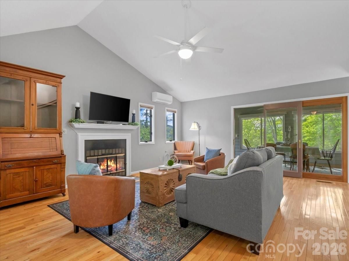 301 Robertson Street, Burnsville, NC 28714 - Photo 4