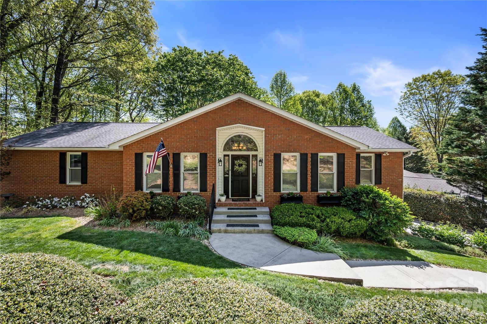 1801 Riverview Court, Hendersonville, NC 28739