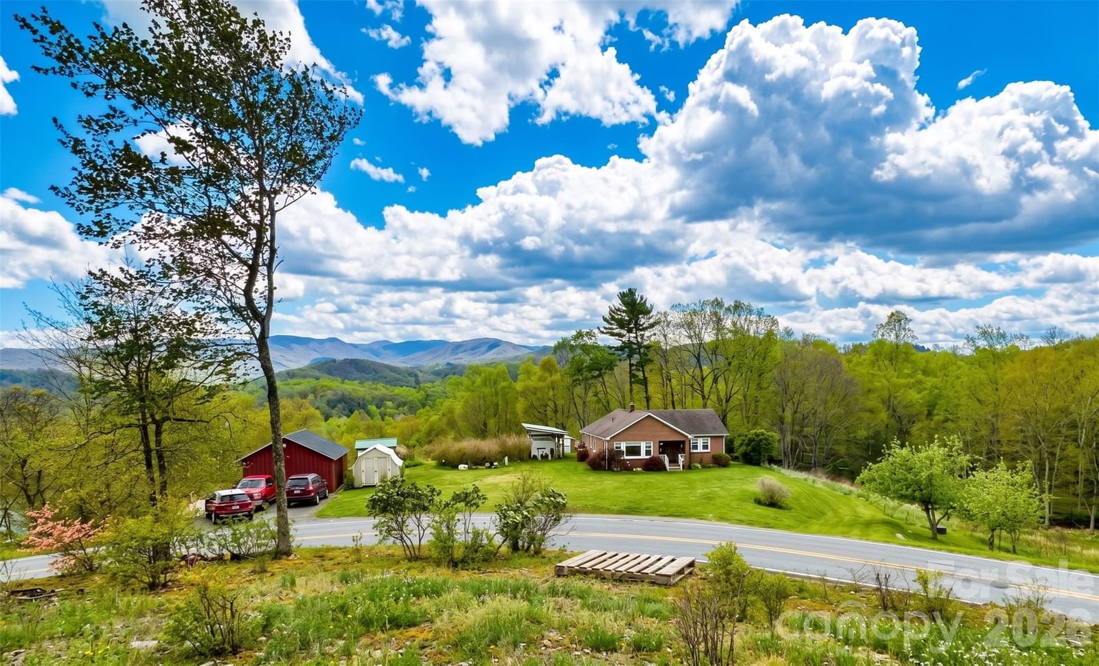 560 Russ Norris Heaton Road, Elk Park, NC 28622