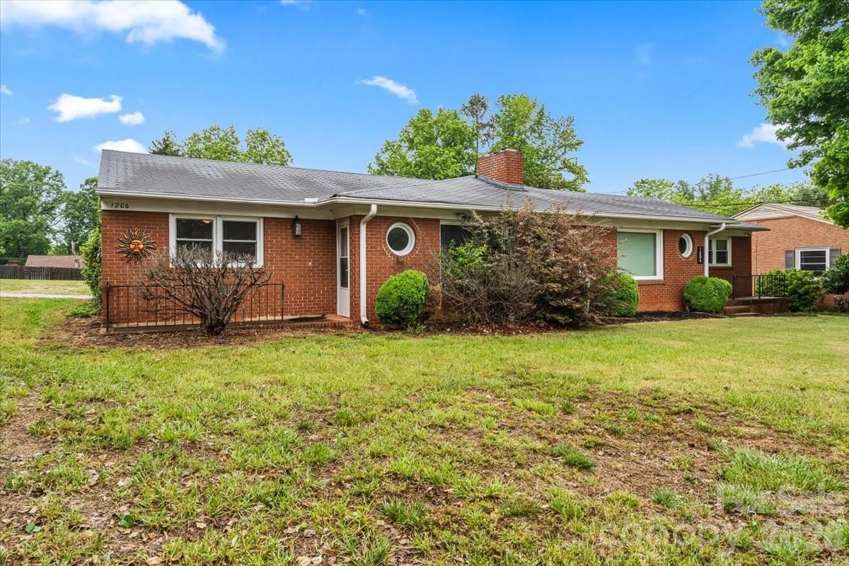 1204 fifth Avenue, Lexington, NC 27295 - Photo 2