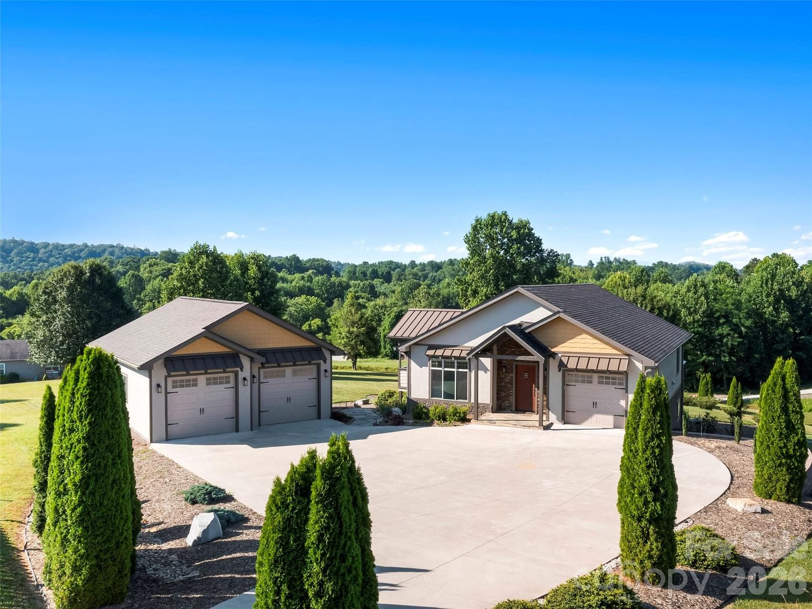 141 Round Top Circle, Mills River, NC 28759