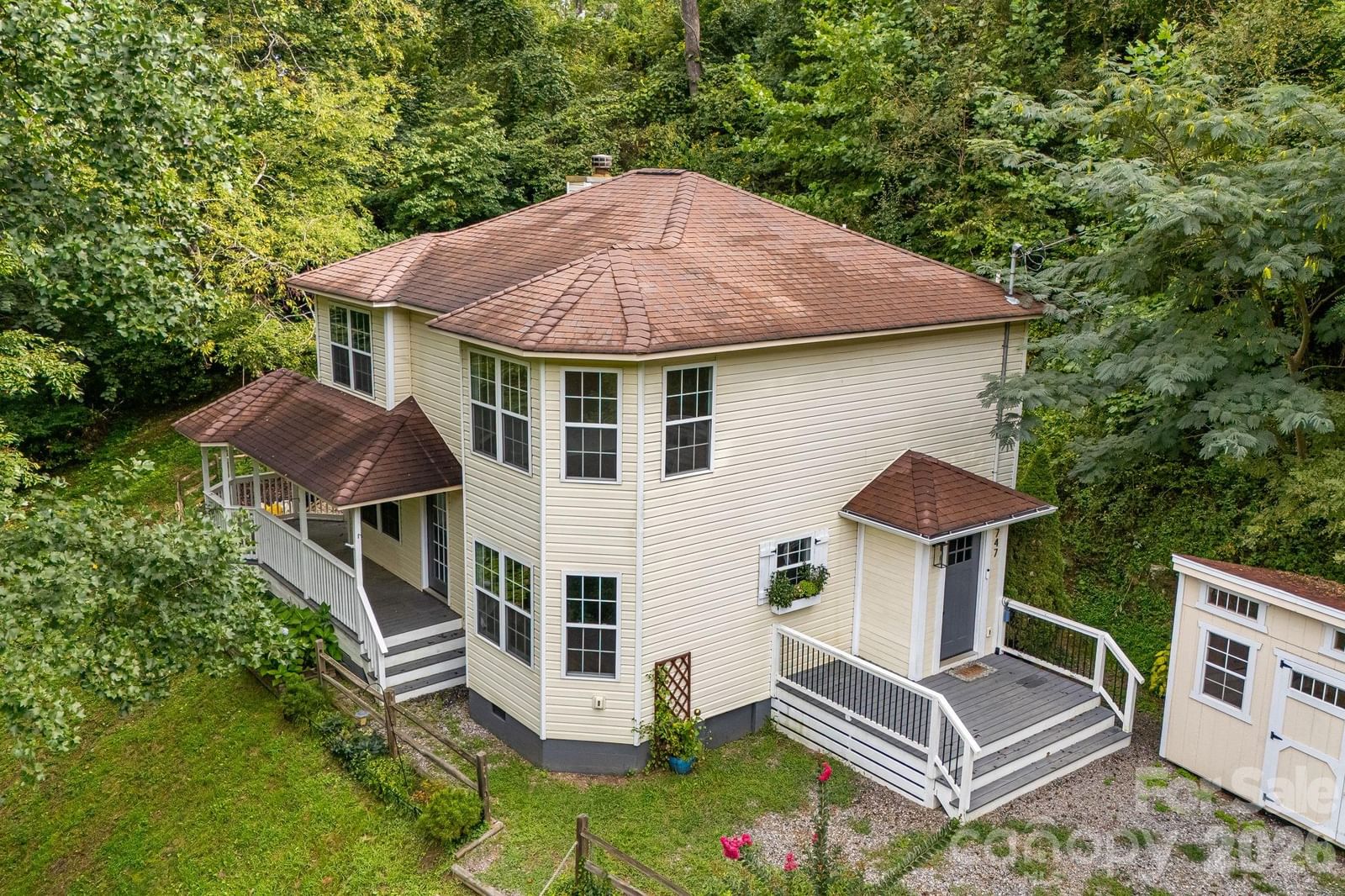 747 Osborne Road, Clyde, NC 28721