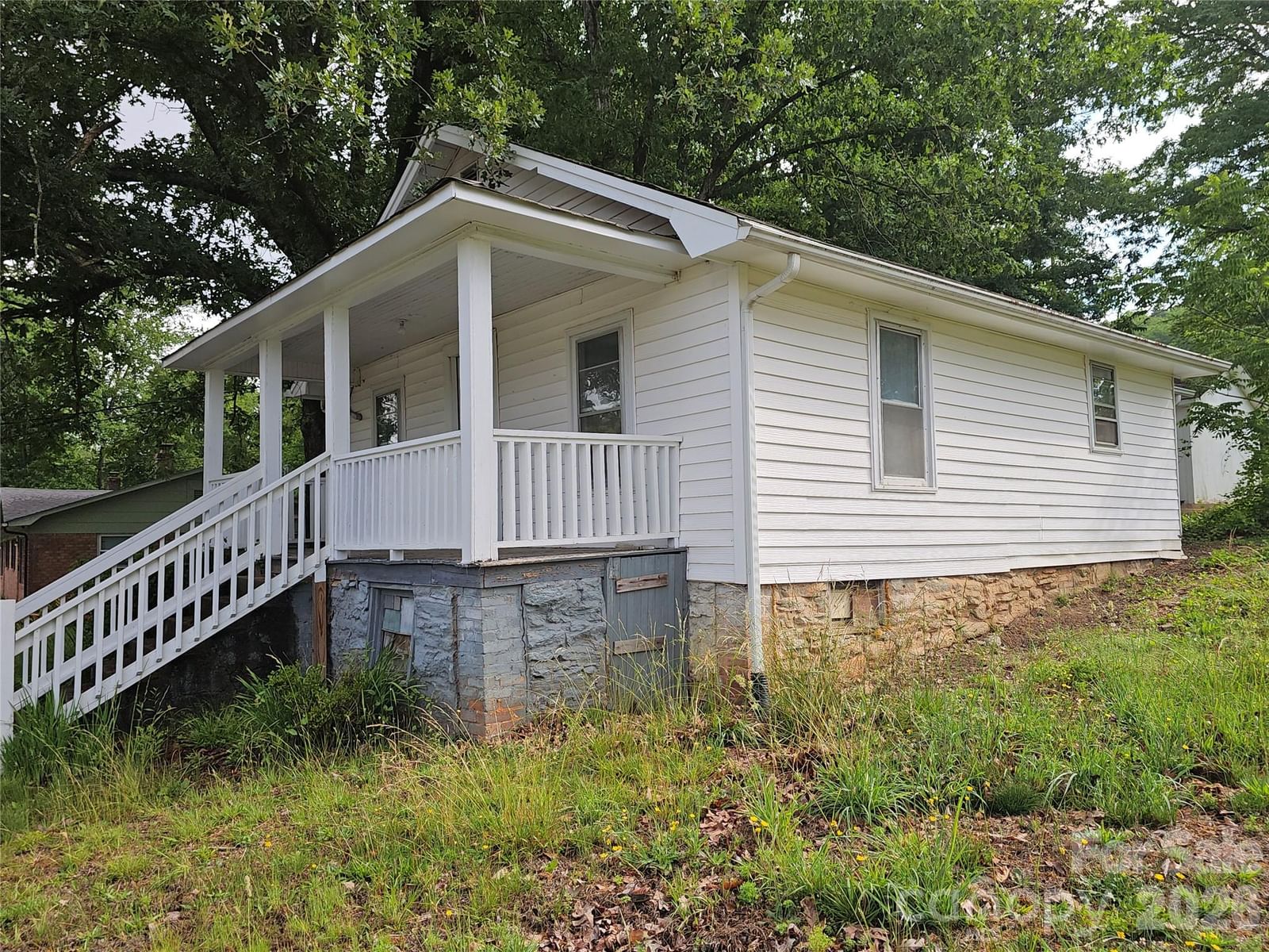 1641 Berkley Street, Lenoir, NC 28645 - Photo 3