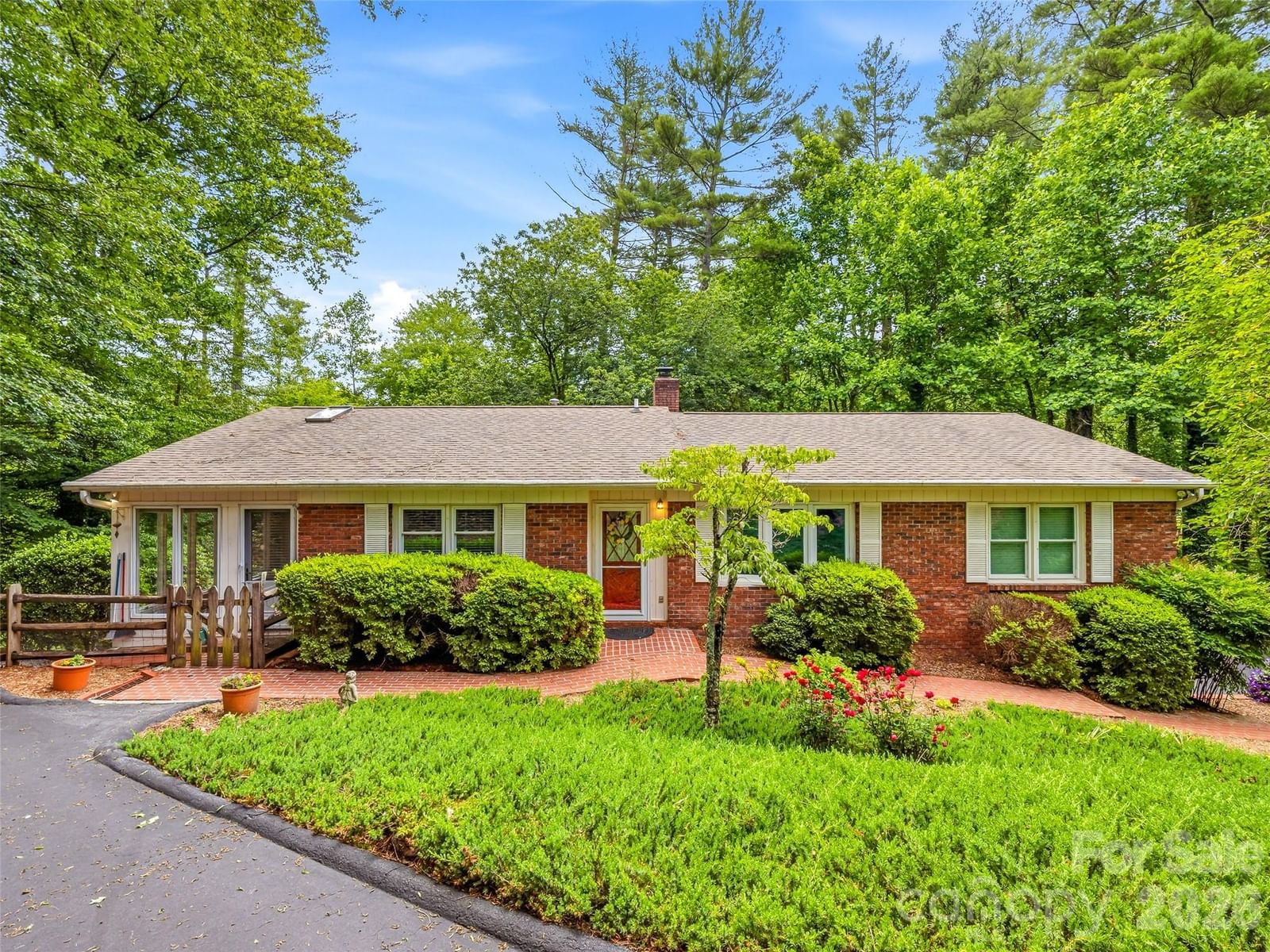 126 Surry Lane, Hendersonville, NC 28791 - Photo 2