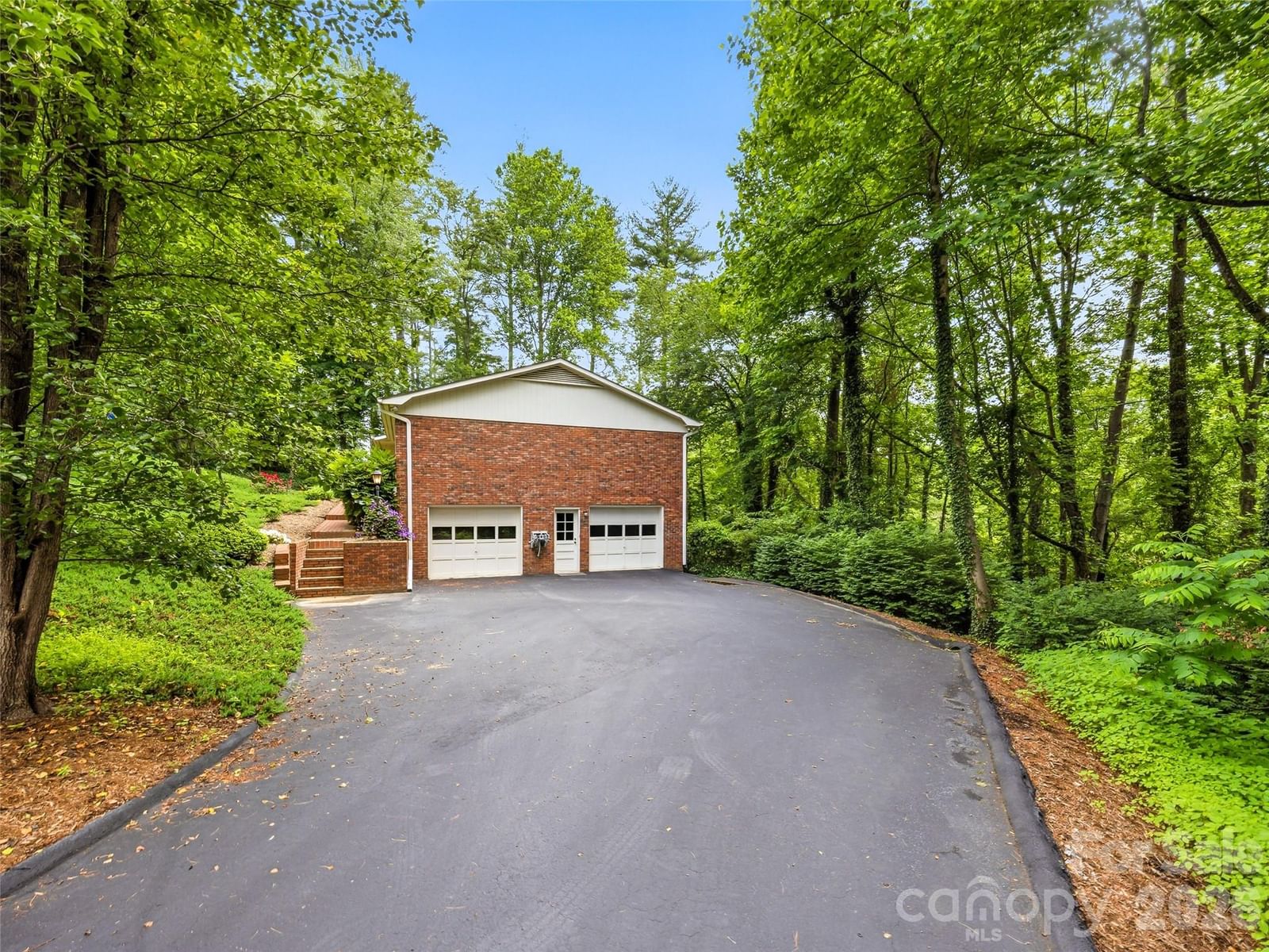 126 Surry Lane, Hendersonville, NC 28791 - Photo 3