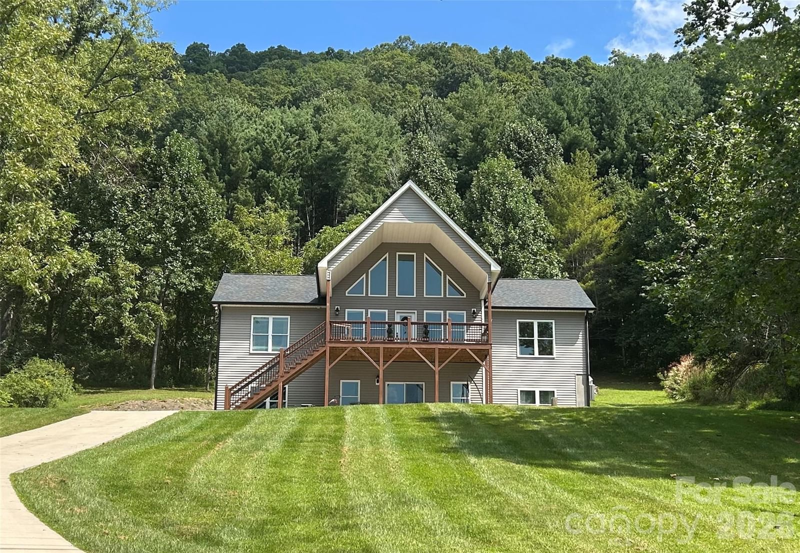 300 Green Meadow Lane, Mars Hill, NC 28754