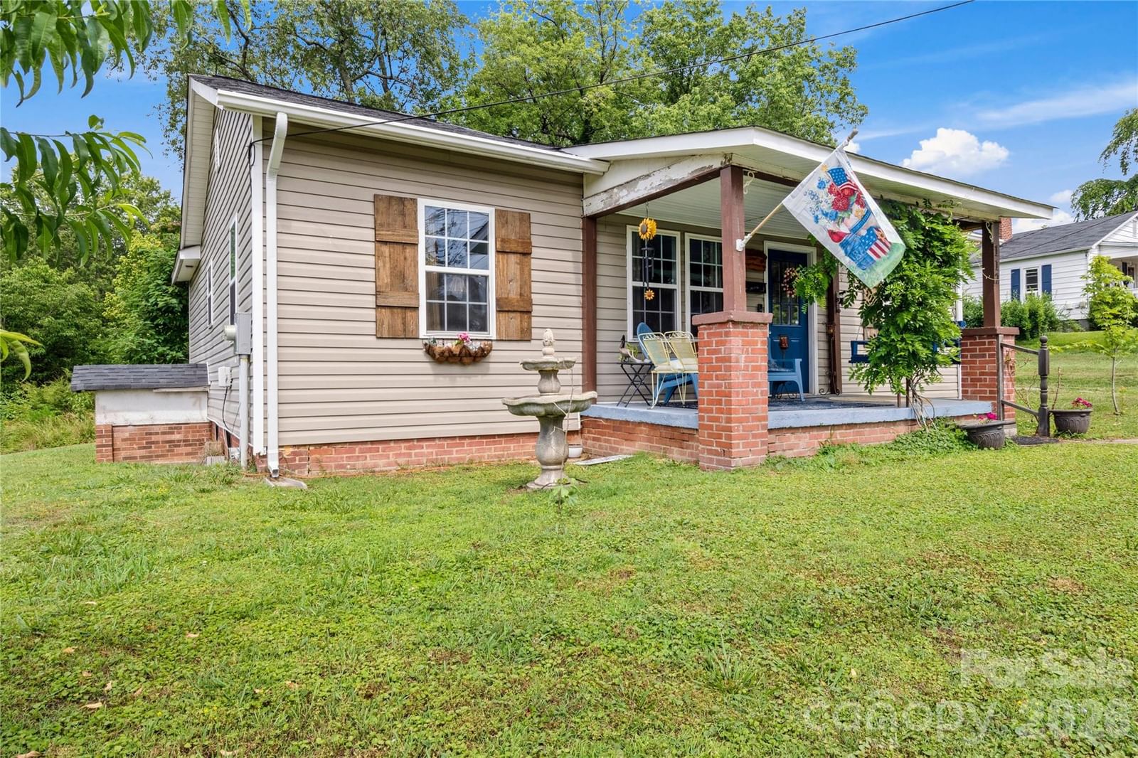 112 Hillcrest Street, Jonesville, NC 28642 - Photo 2