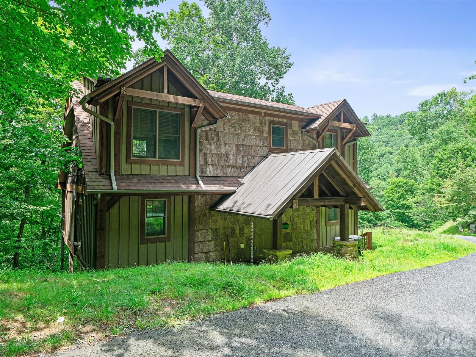 140 Falls Crossing Road, Burnsville, NC 28714