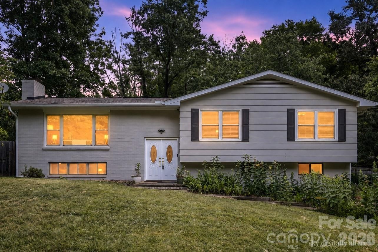 17 Rhododendron Place, Asheville, NC 28805