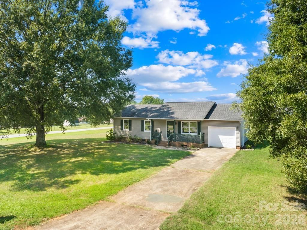 910 Lyndsey Brooke Court, Lincolnton, NC 28092