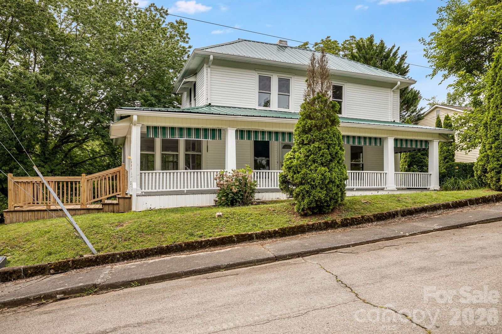 82 Hill Street, Hot Springs, NC 28743 - Photo 2