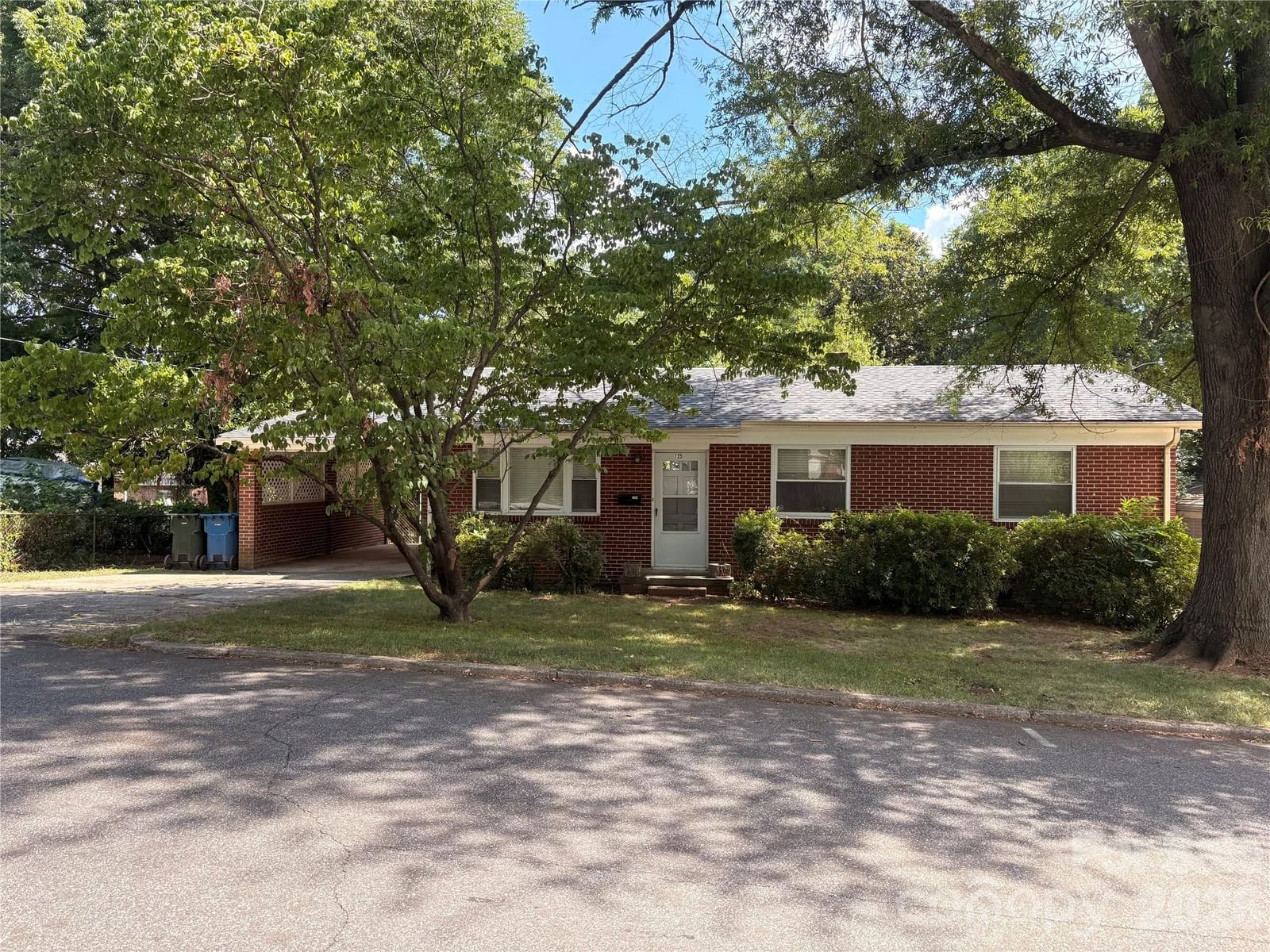 725 5th Avenue, Hickory, NC 28602