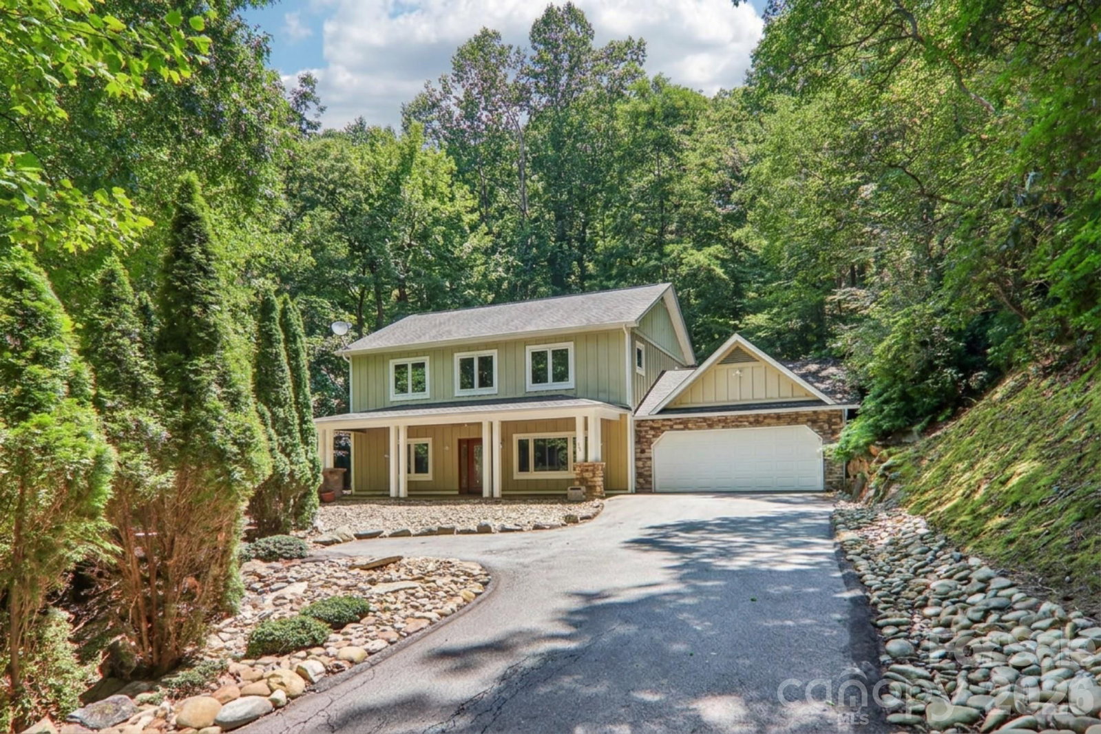 10 Cedar Drive, Mills River, NC 28759