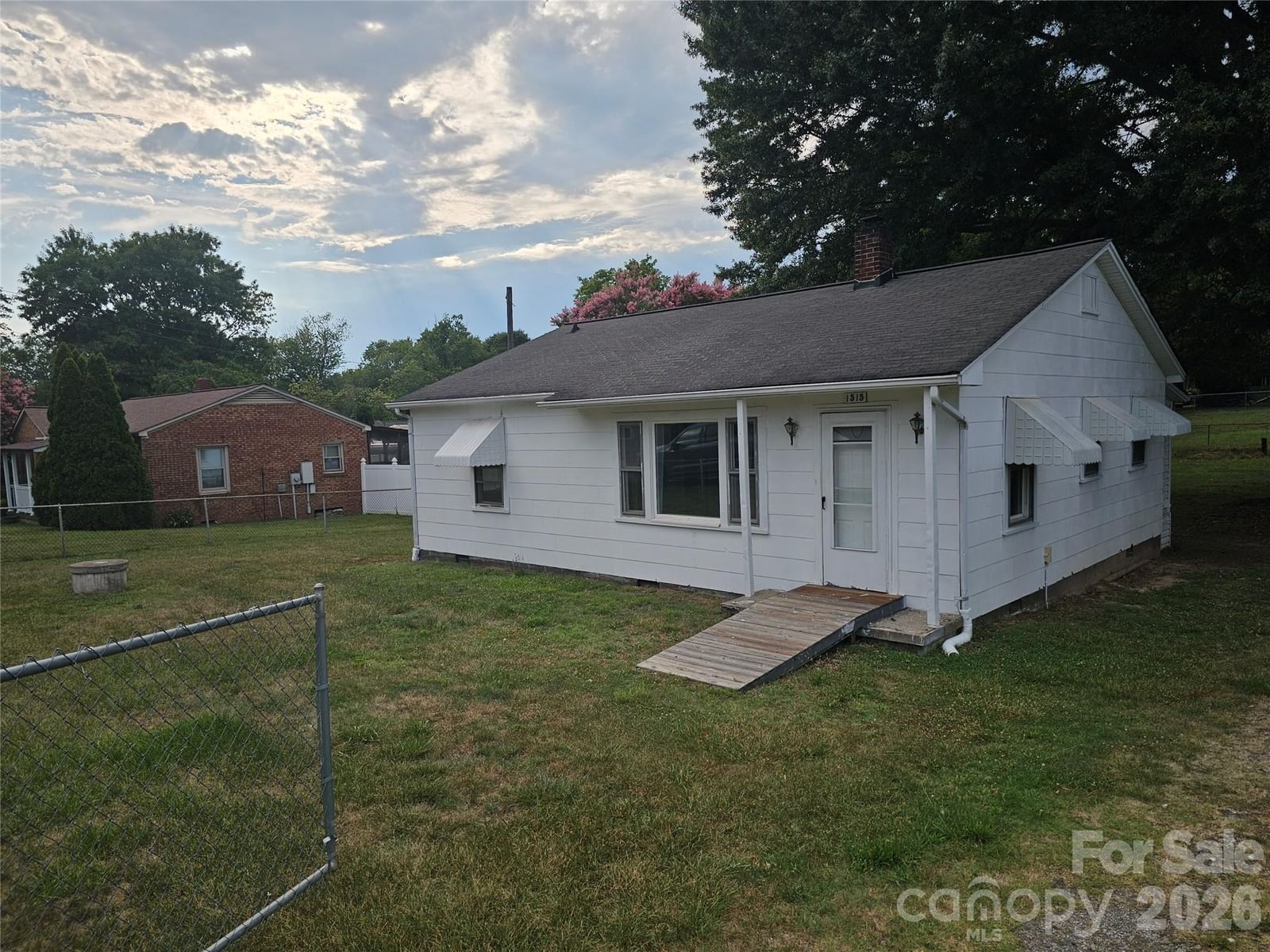 1515 16th Avenue, Hickory, NC 28601