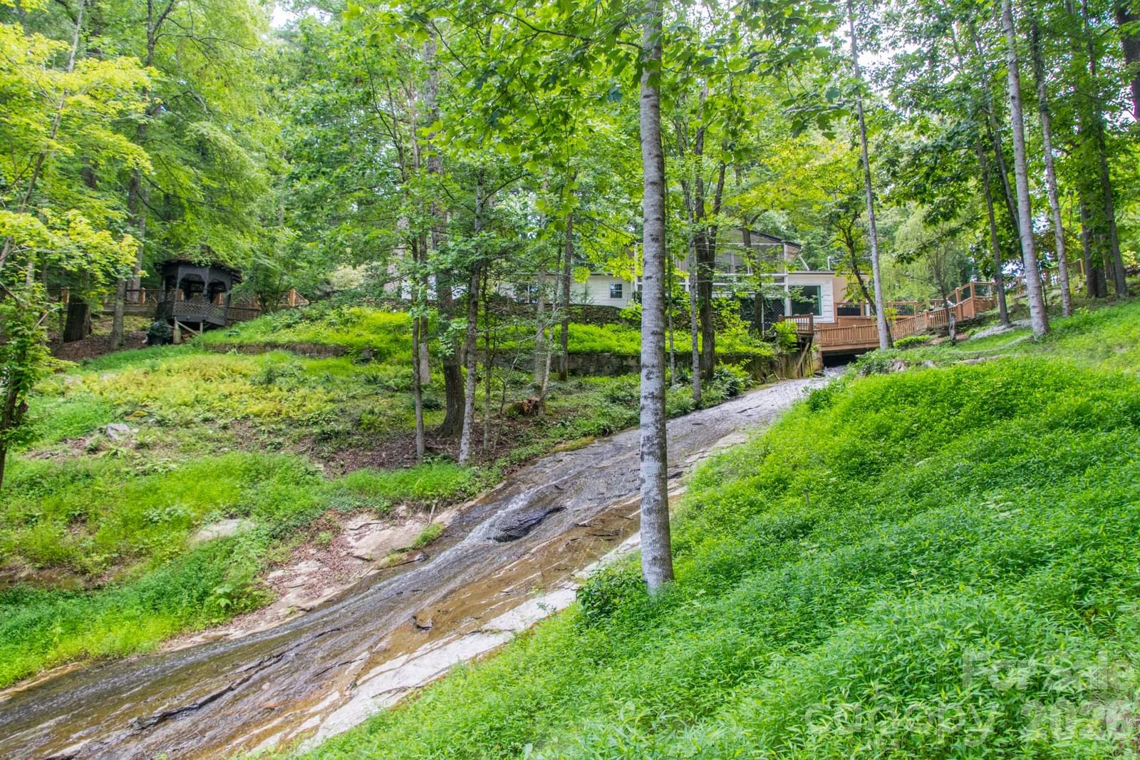 125 Little Willow Circle, Hendersonville, NC 28739