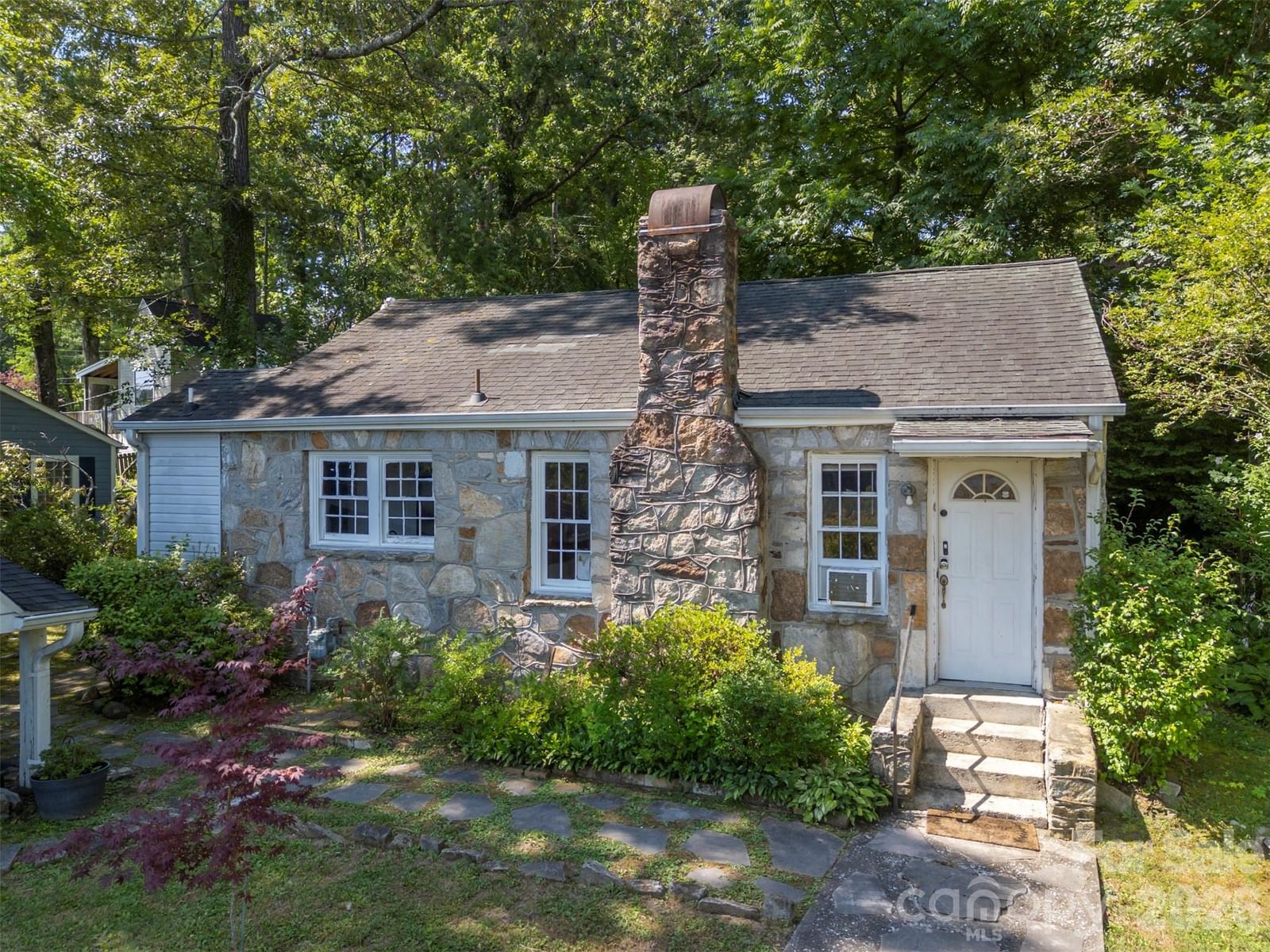 720 Sylvan Boulevard, Hendersonville, NC 28791 - Photo 2