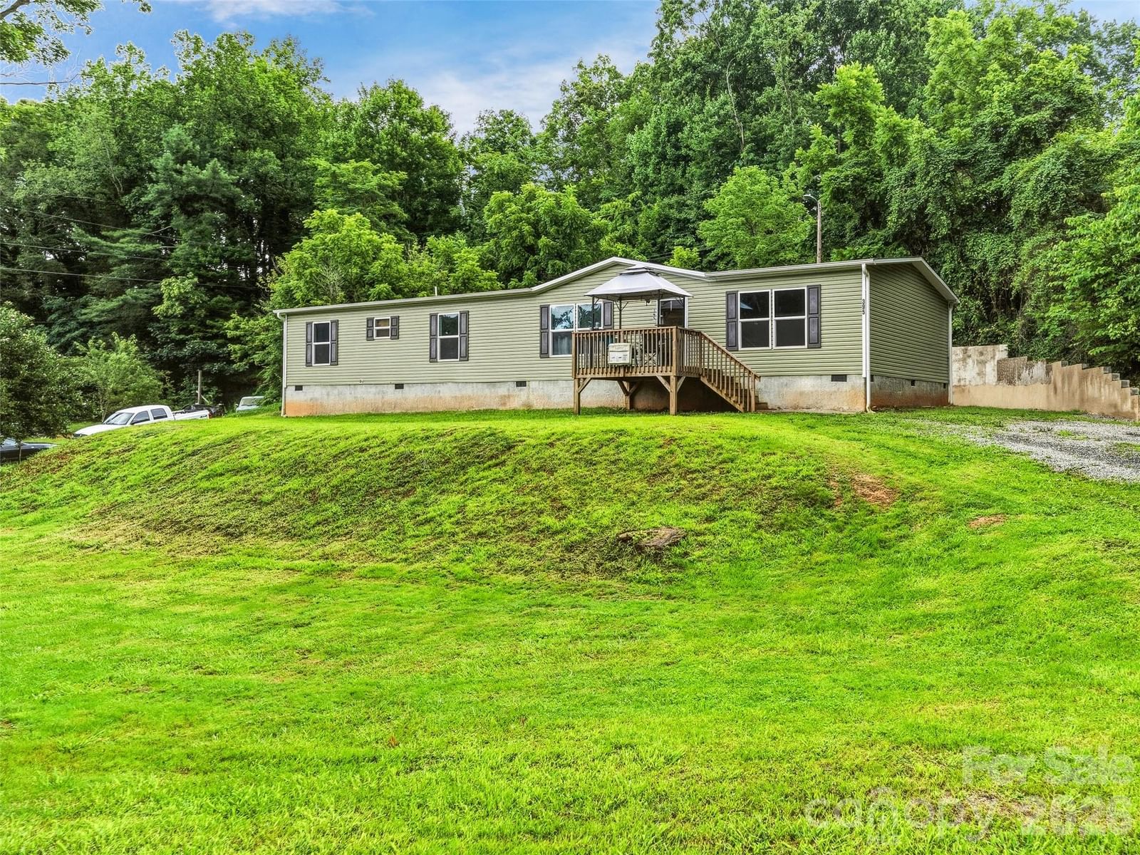 395 Old US 19 23 Highway, Candler, NC 28715 - Photo 2