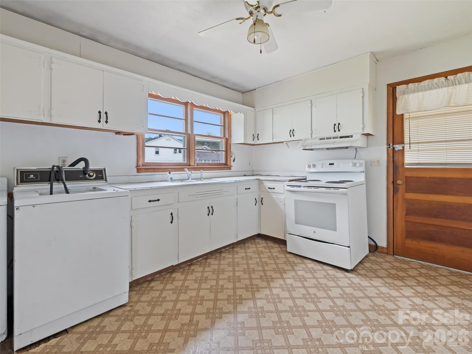 57 Spruce Street, Waynesville, NC 28786 - Photo 2