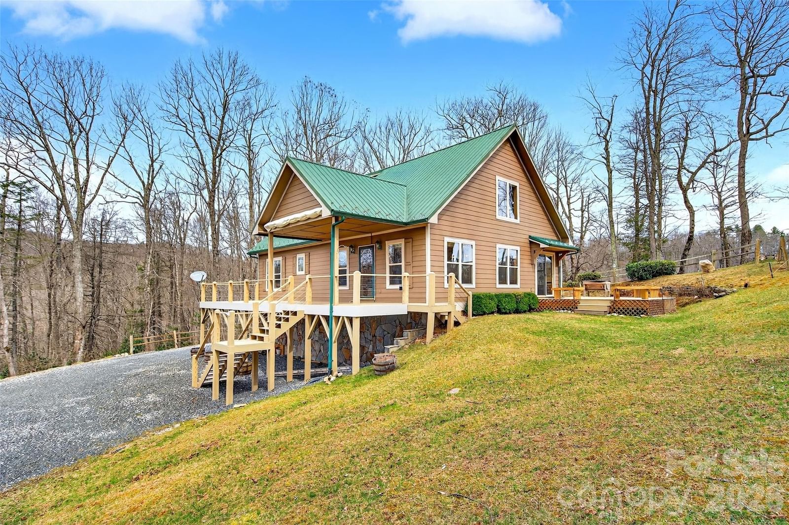 600 Sassafras Drive, Spruce Pine, NC 28777 - Photo 2
