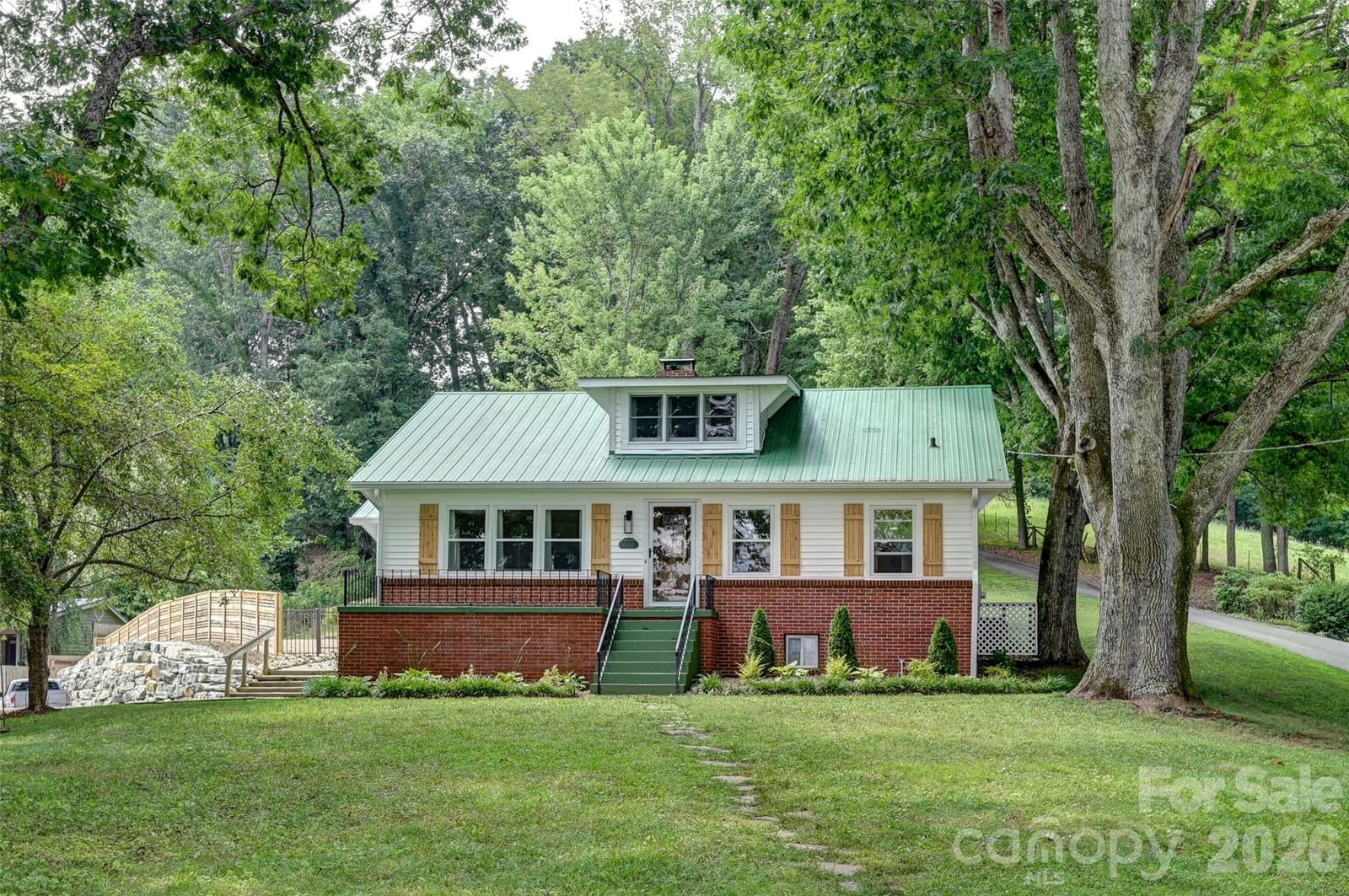 1110 Queentown Road, Canton, NC 28716