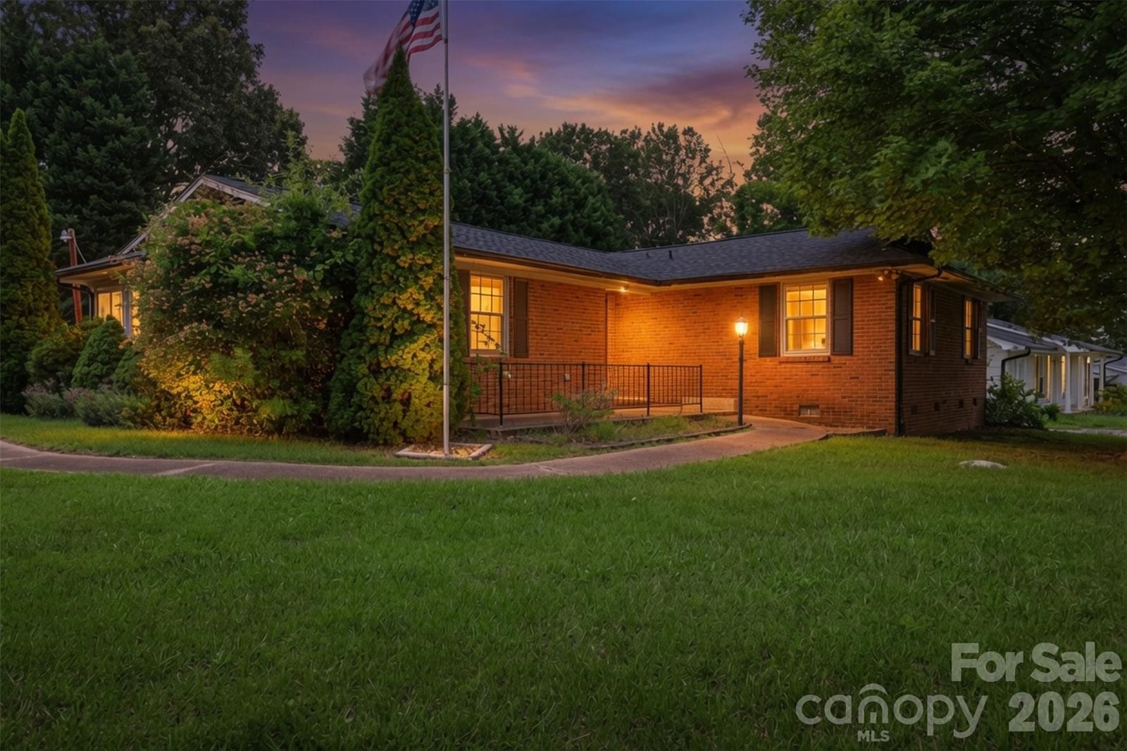 2111 24th Street, Hickory, NC 28601 - Photo 2