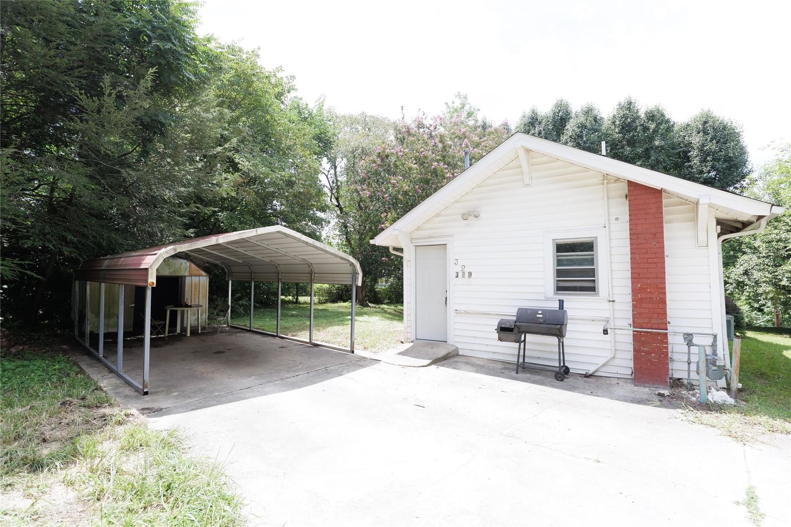 329 Finley Avenue, Lenoir, NC 28645 - Photo 2