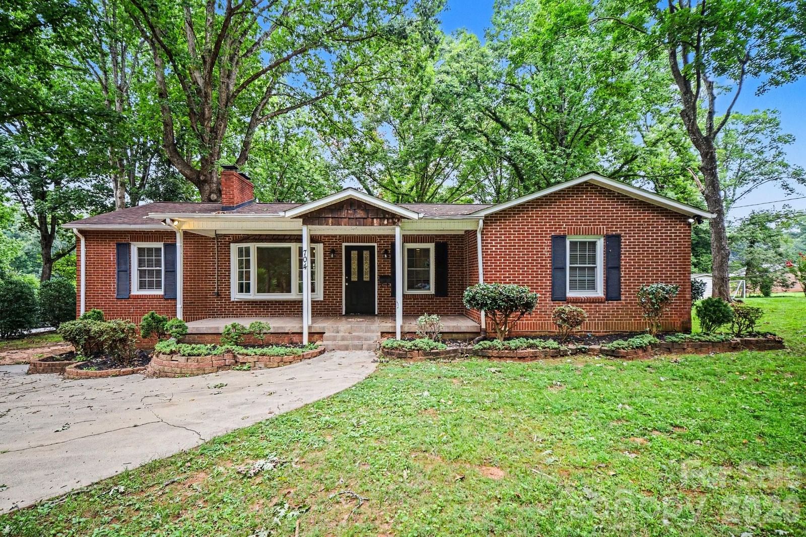 704 1st Avenue Place, Conover, NC 28613