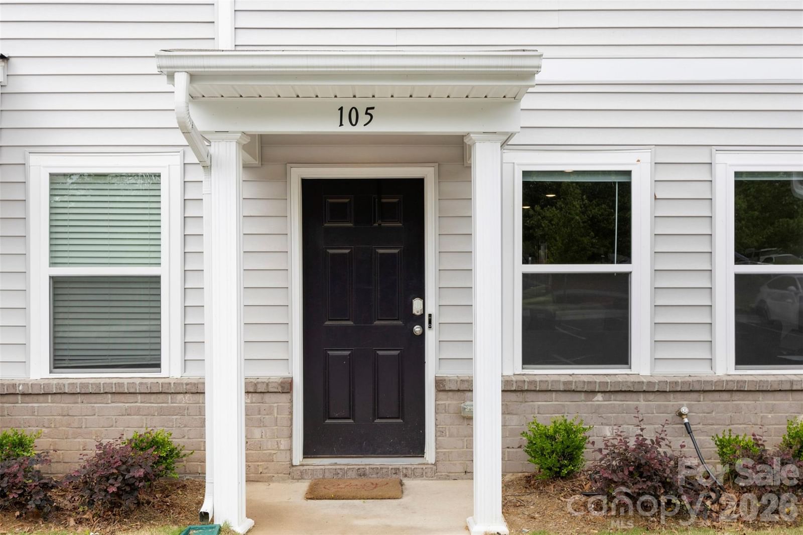 105 VILLA Lane, Lincolnton, NC 28092 - Photo 2
