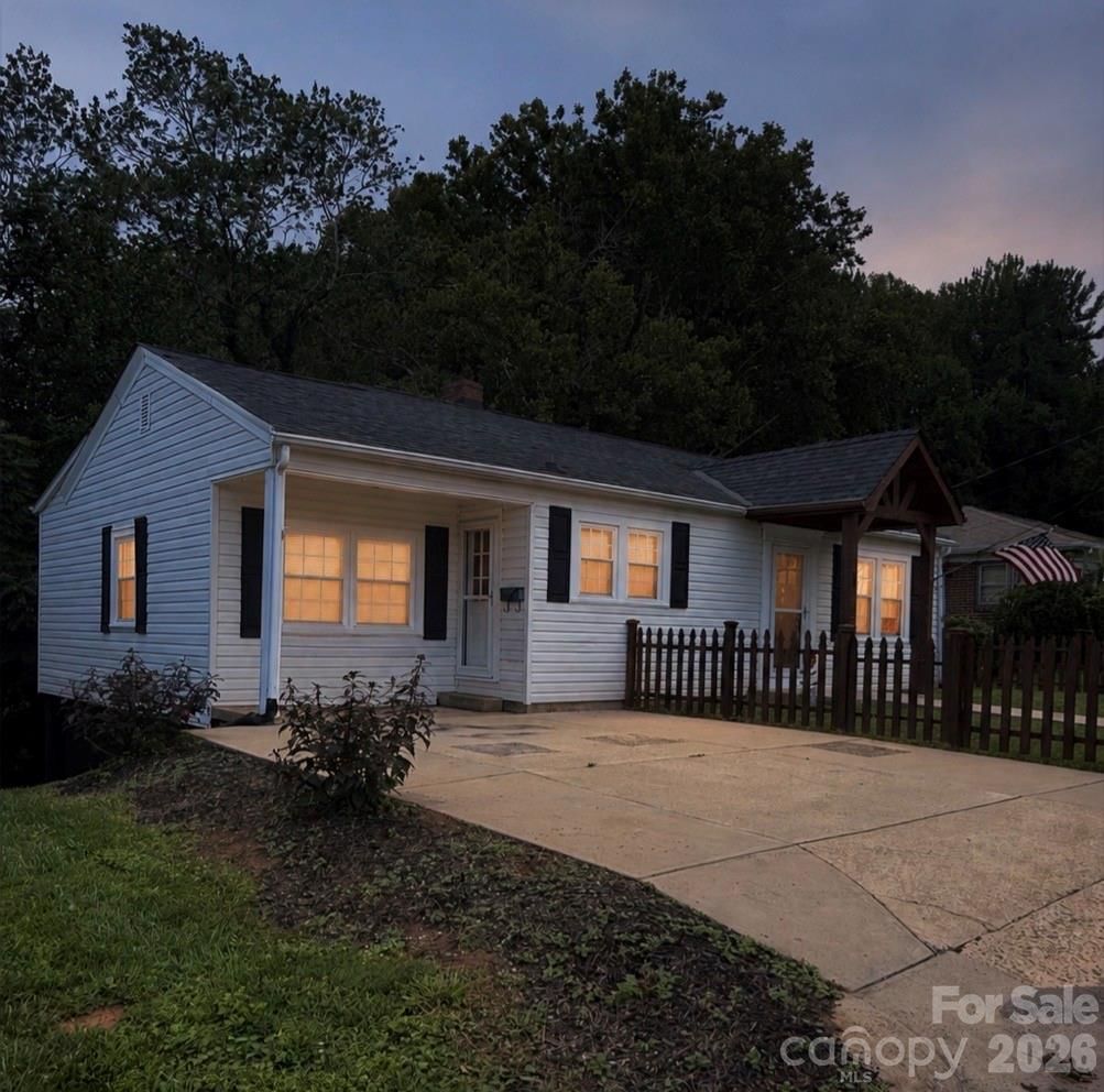 416 Edgewood Drive, Lenoir, NC 28645 - Photo 2
