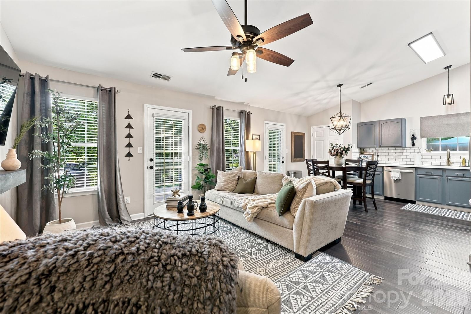 512 River View Drive, Lowell, NC 28098 - Photo 5