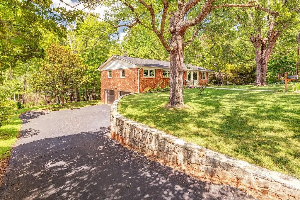 47 Deerwood Drive, Asheville, NC 28805 - Photo 2