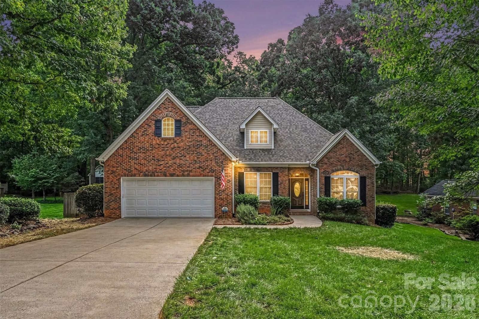1928 Twin Ponds Drive, Hickory, NC 28602