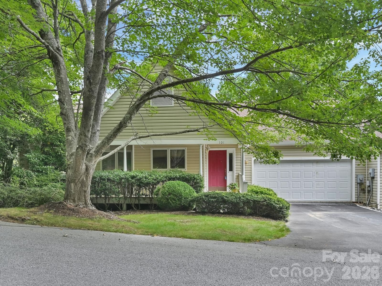 101 Valley Hill Drive, Hendersonville, NC 28791 - Photo 2