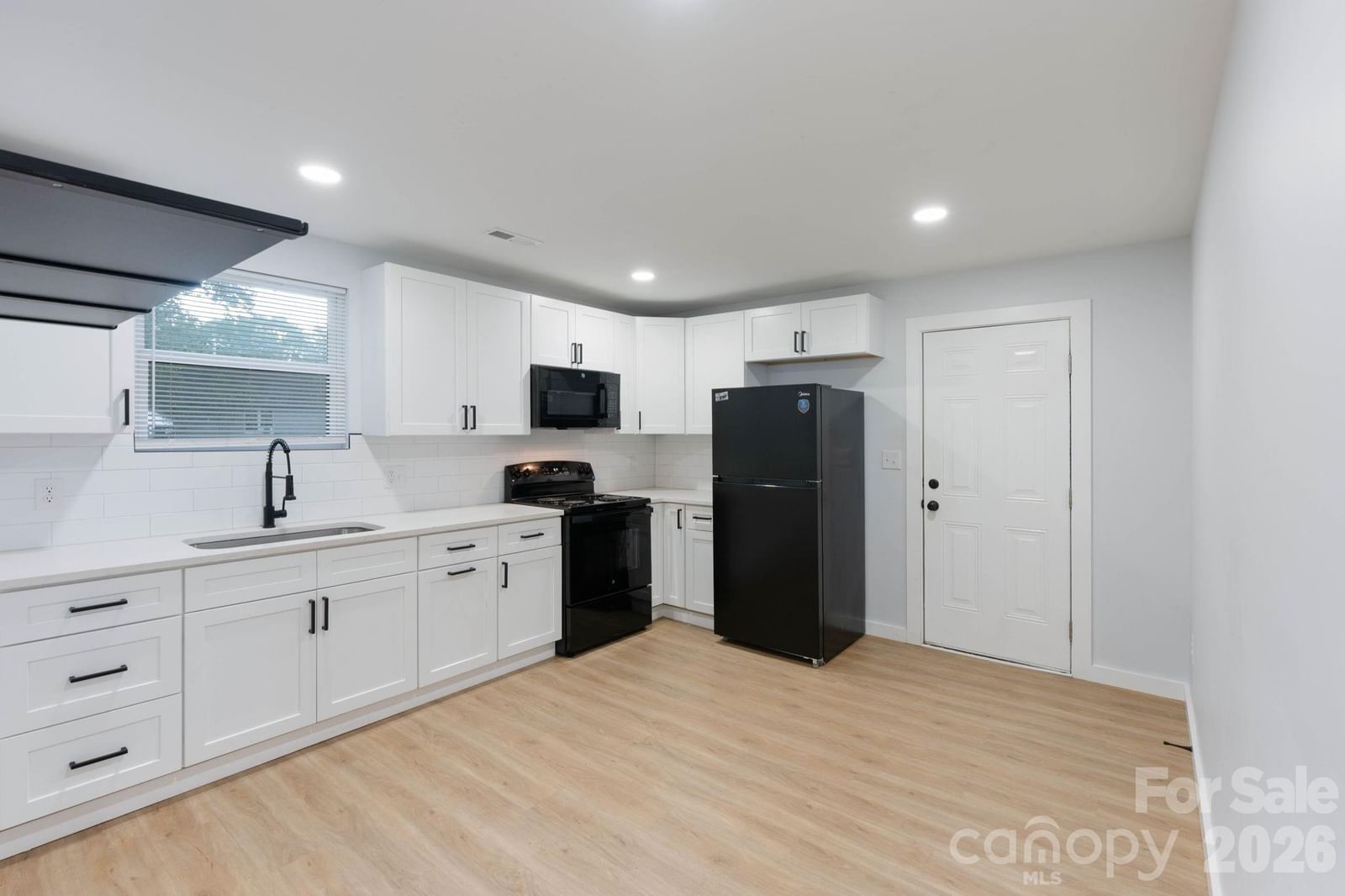 615 Saunders Avenue, Newton, NC 28658 - Photo 2