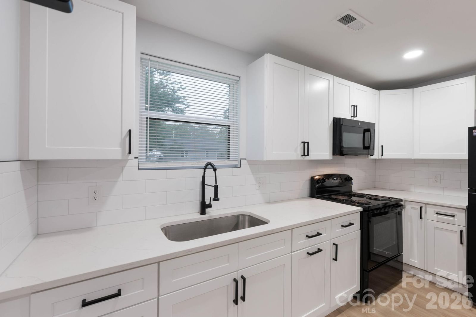 615 Saunders Avenue, Newton, NC 28658 - Photo 5