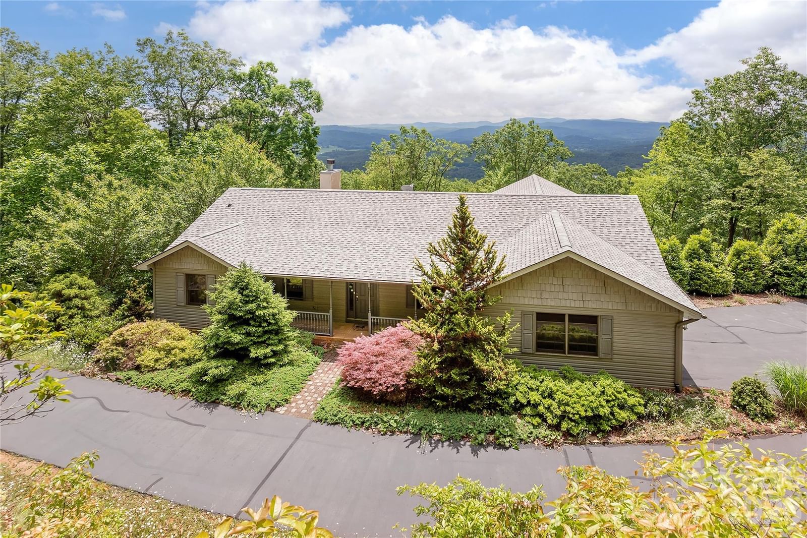 131 Forge Crest Drive, Mills River, NC 28759