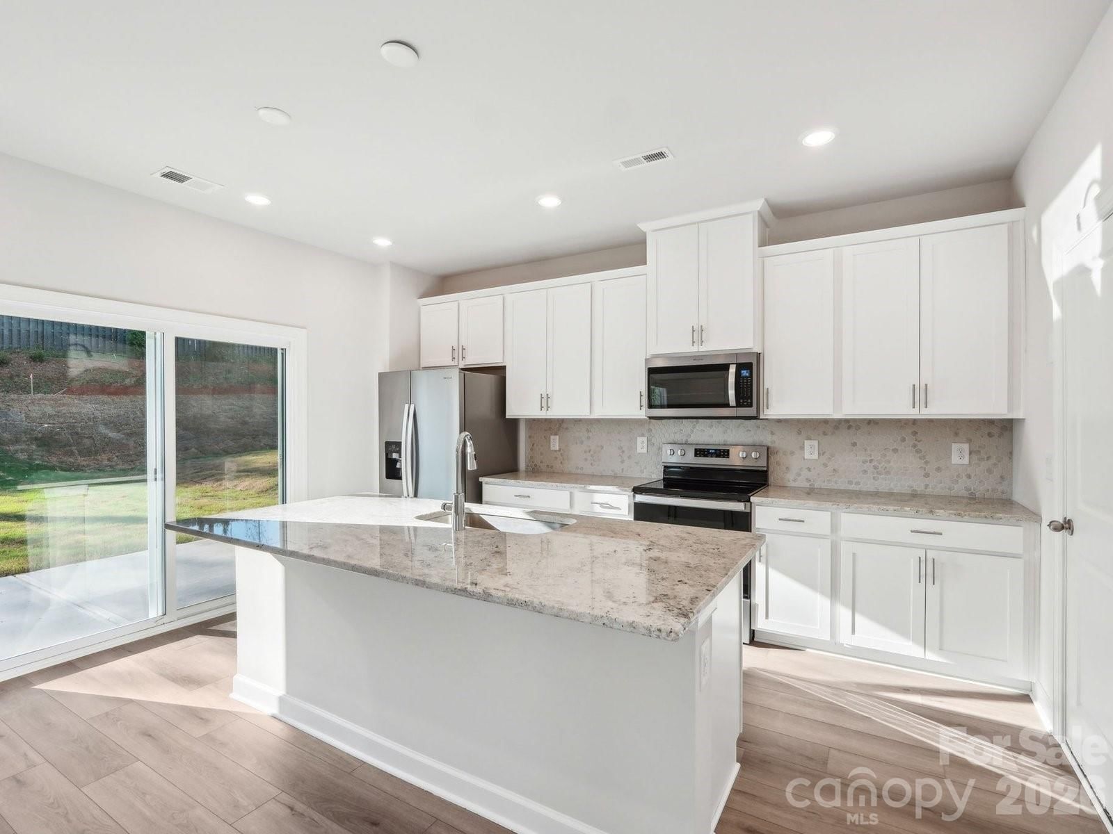 3073 14TH Avenue, Conover, NC 28613 - Photo 2