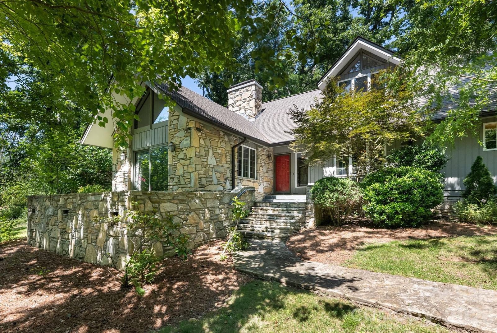 25 Forest Road, Asheville, NC 28803