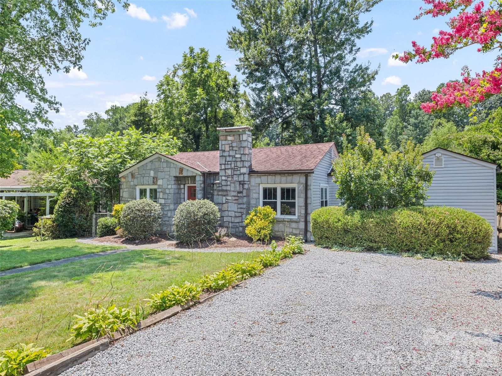 1909 Arlington Place, Hendersonville, NC 28791 - Photo 2