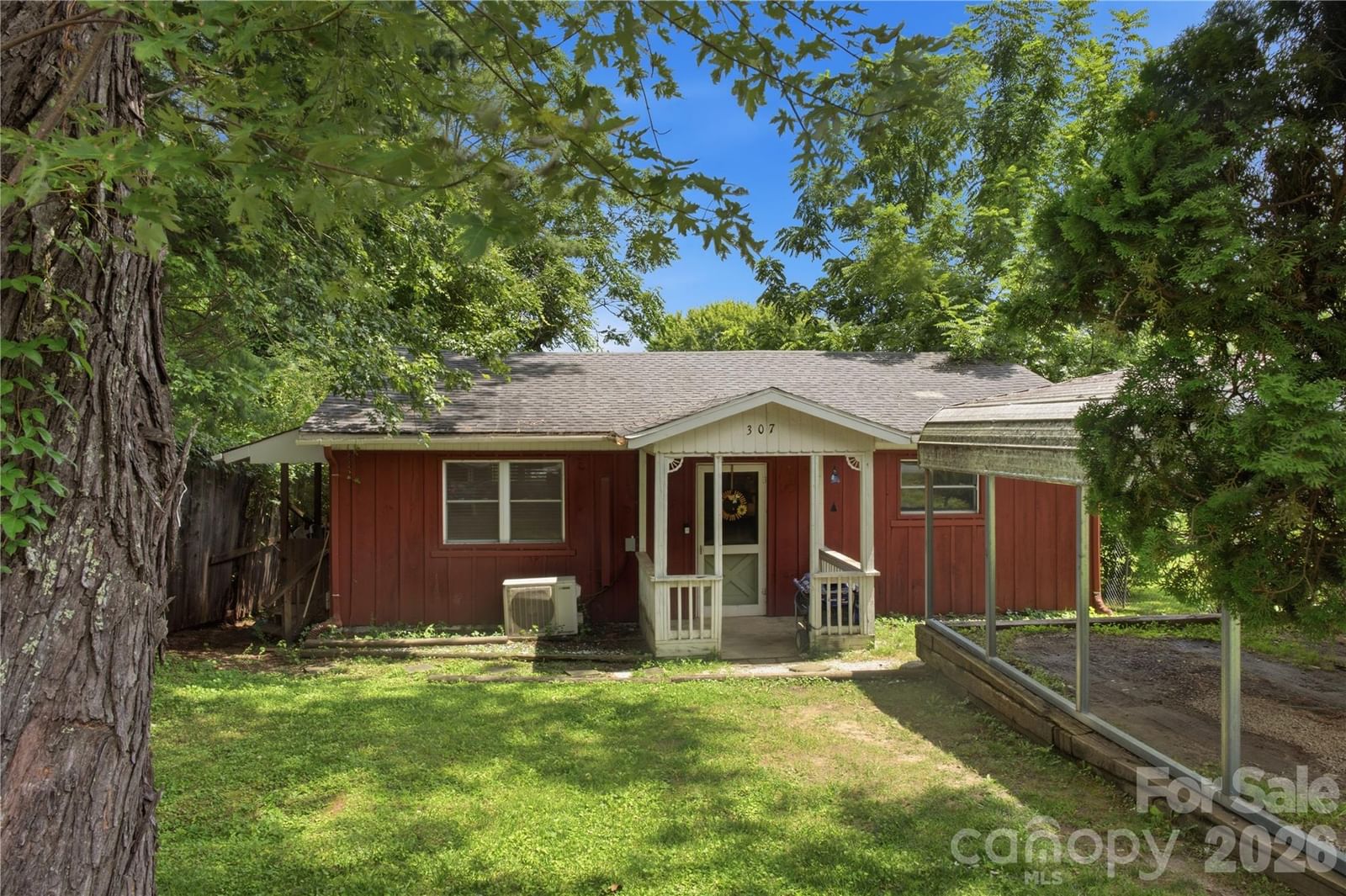 307 Beverly Avenue, Hendersonville, NC 28792 - Photo 2
