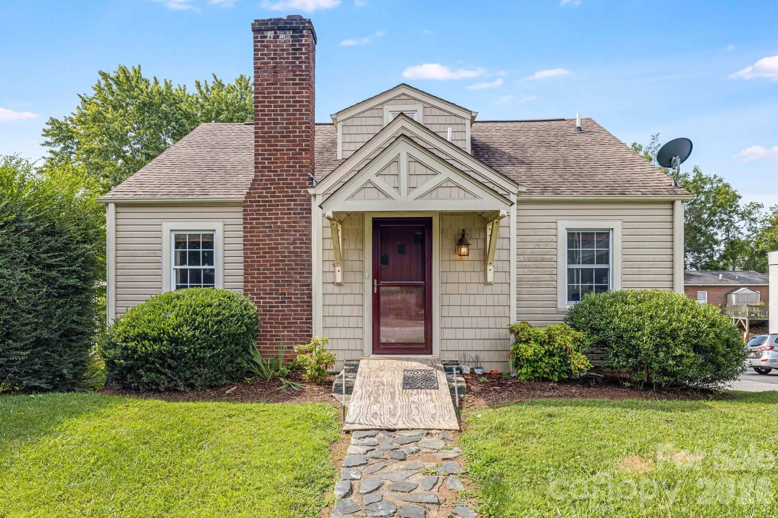 1 Hamburg Mountain Road, Weaverville, NC 28787