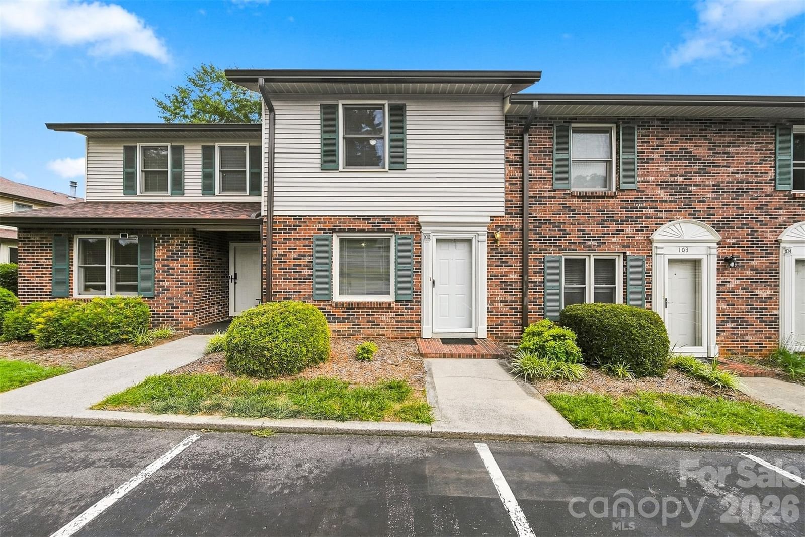 1330 5th Street #102, Hickory, NC 28601
