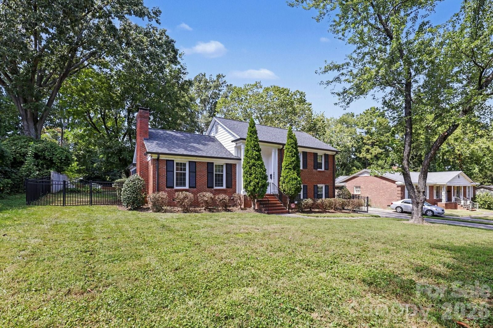 3846 Barclay Downs Drive, Charlotte, NC 28209 - Photo 4