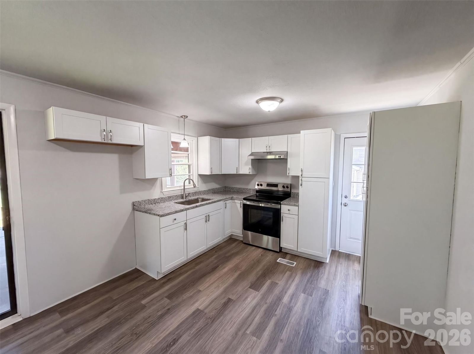 310 Indiana Avenue, Bessemer City, NC 28016 - Photo 2