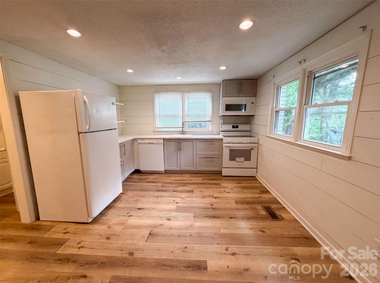 1017 White Lane, Gastonia, NC 28052 - Photo 2
